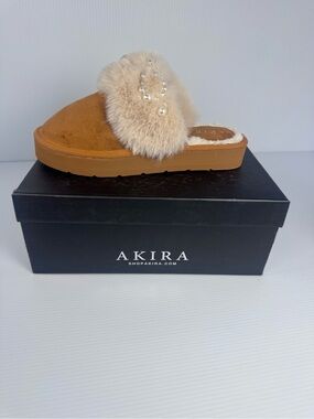 AKIRA Boonee Camel Faux Fur Pearl Slippers – Cozy Luxe Statement Slides (NIB)